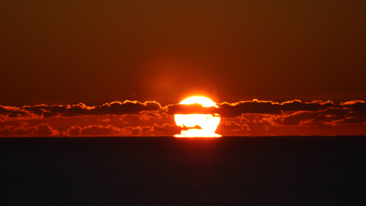 Skipper-Portugal-Sunrise Relaxing sea views during a yacht cruise in the Algarve