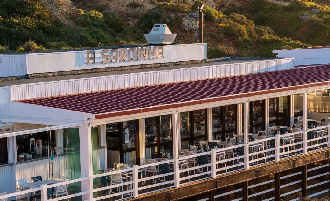 Skipper Portugal Arrifes Beach A Sardinha